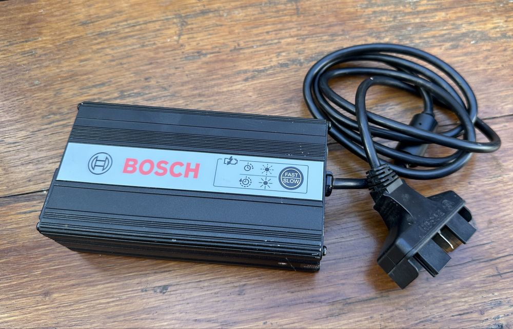 Ładowarka do roweru elektrycznego BOSCH Classic 144-8CH15L