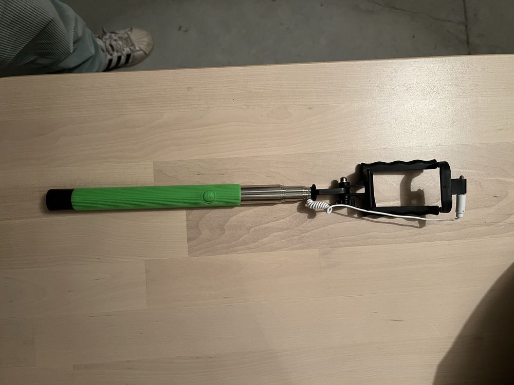 Hale hop selfie stick