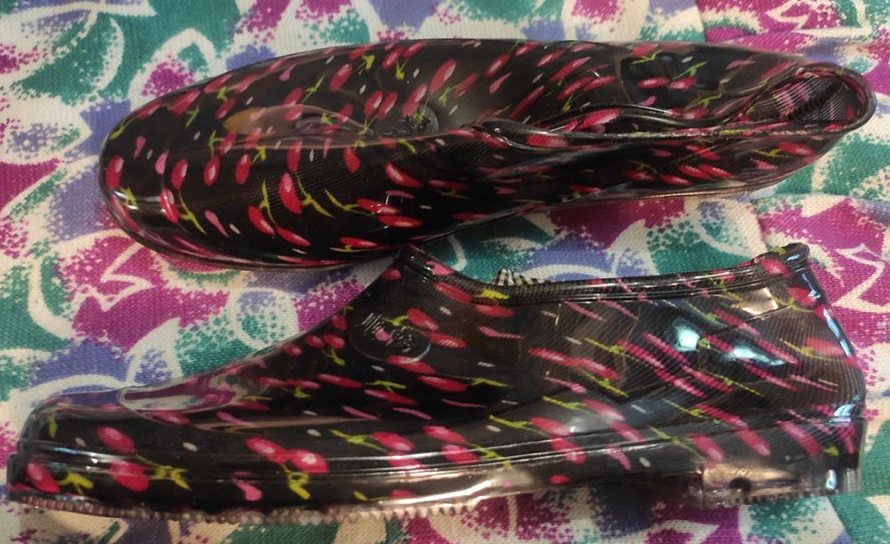 Продам шлепанцы.недорого.