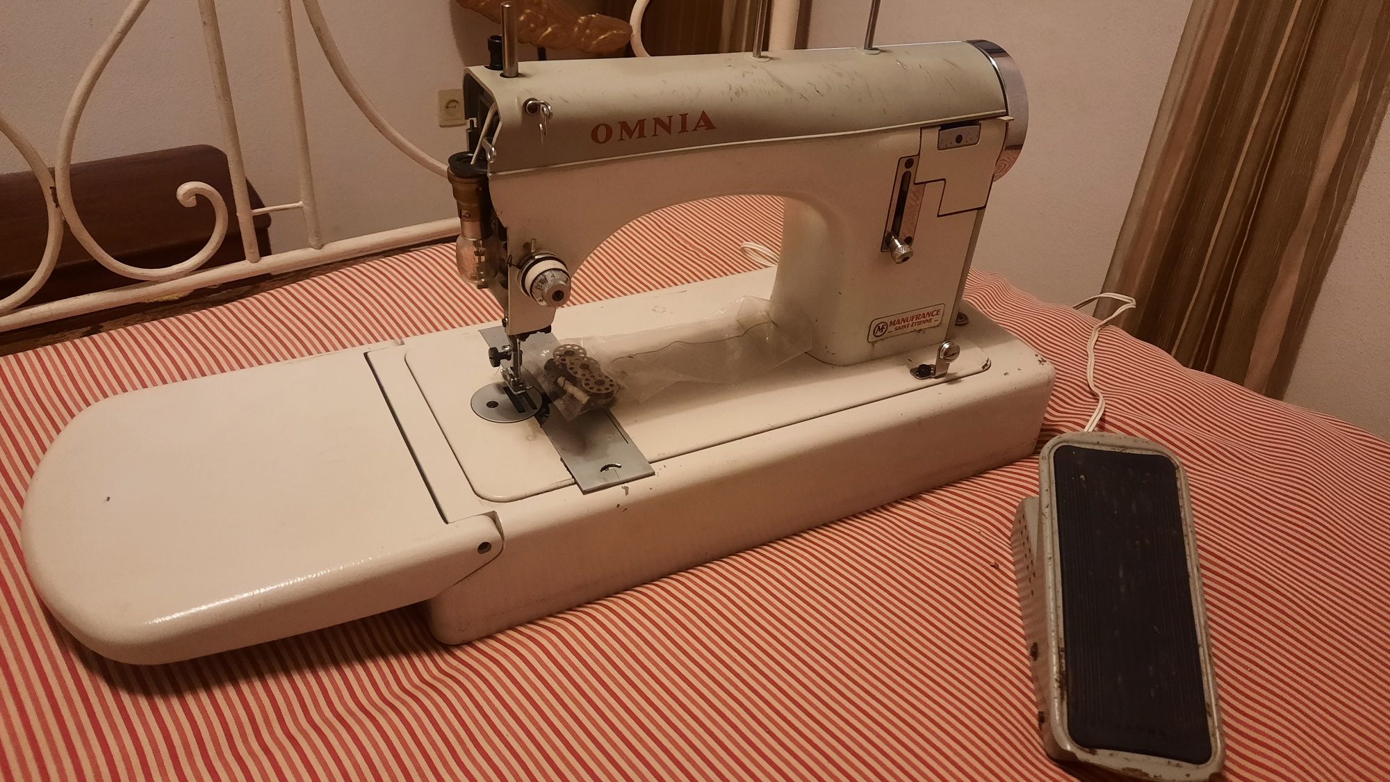 Maquina costura Omnia (vintage)