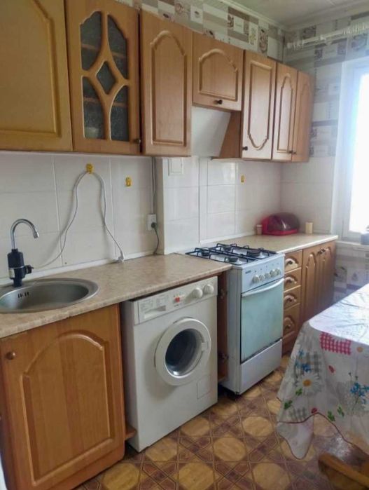 Продается 3 ком. квартира. Заболотного - Крымский бульвар. Срочно !