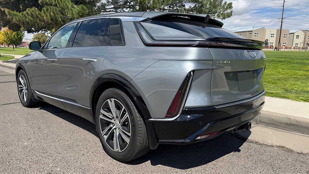 Cadillac LYRIQ      2024