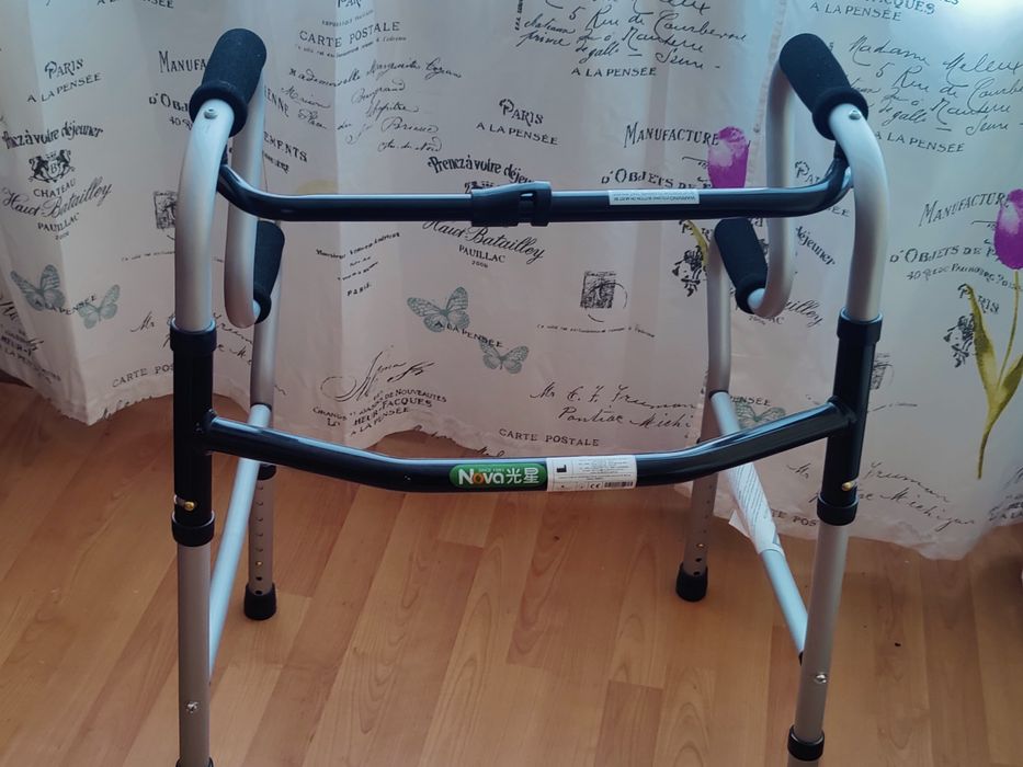 Продам новые ходунки  для взрослых двухуровневые