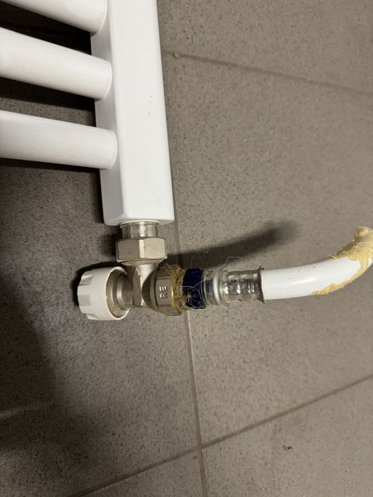 Grzejnik łazienkowy z zaworami 120x50