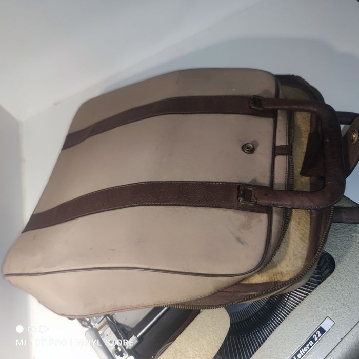 Olivetti Lettera 22 - Máquina de escrever Antiga com estojo