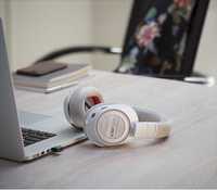 Беспроводные наушники  plantronics voyager 8200 white