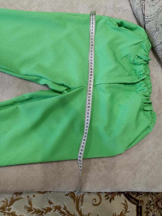 Стильний костюм в ідеальному стані