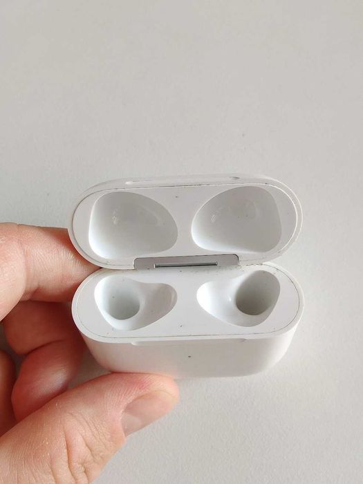 Apple AirPods 3 зарядний кейс чохол