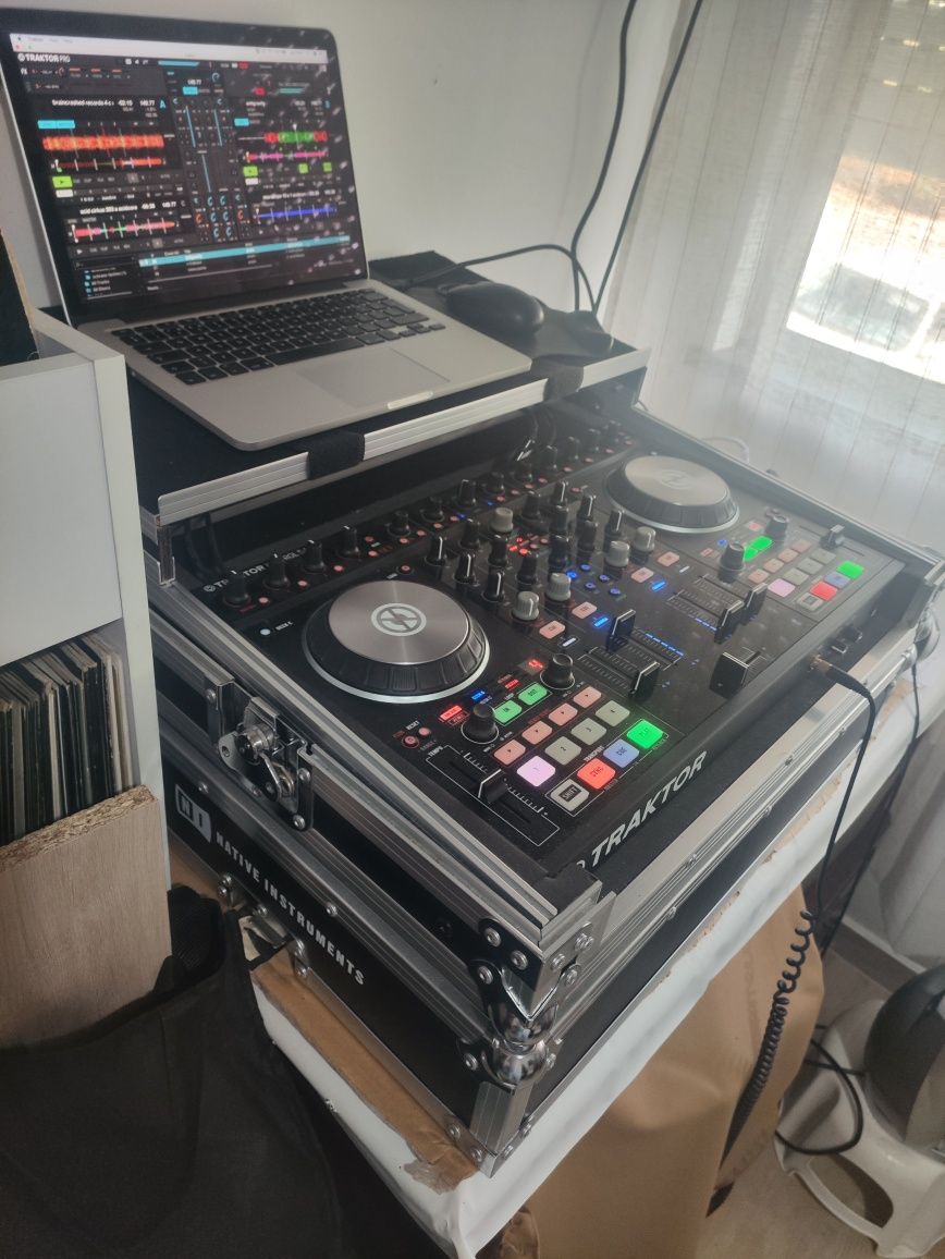Controlador Traktor S4mk2 estojo