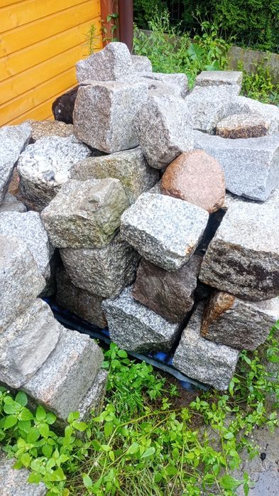 Kamienie granitowe i polne