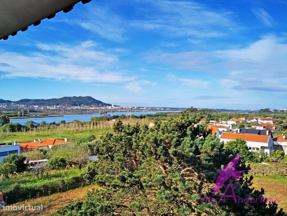 Duas Moradias Geminadas T2+T2 com vista sobre a cidade