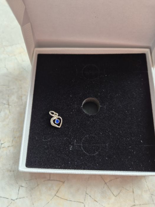 Zawieszka srebrna serduszko