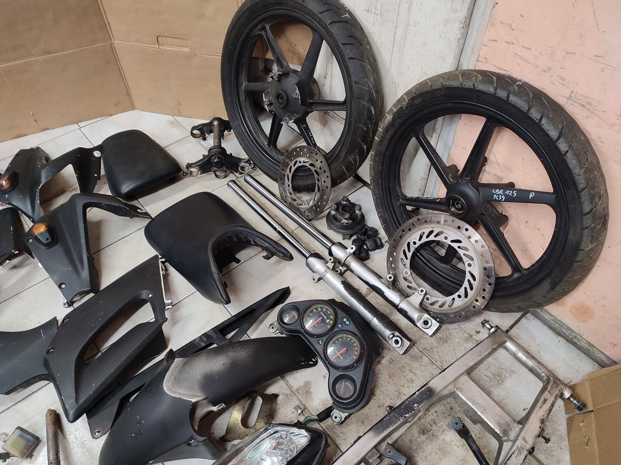 Honda cbr 125 części jc34 04-07r koło amor owiewka plastik lampa bak