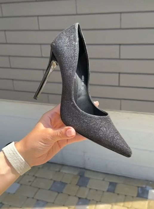 Продам блискучі туфлі