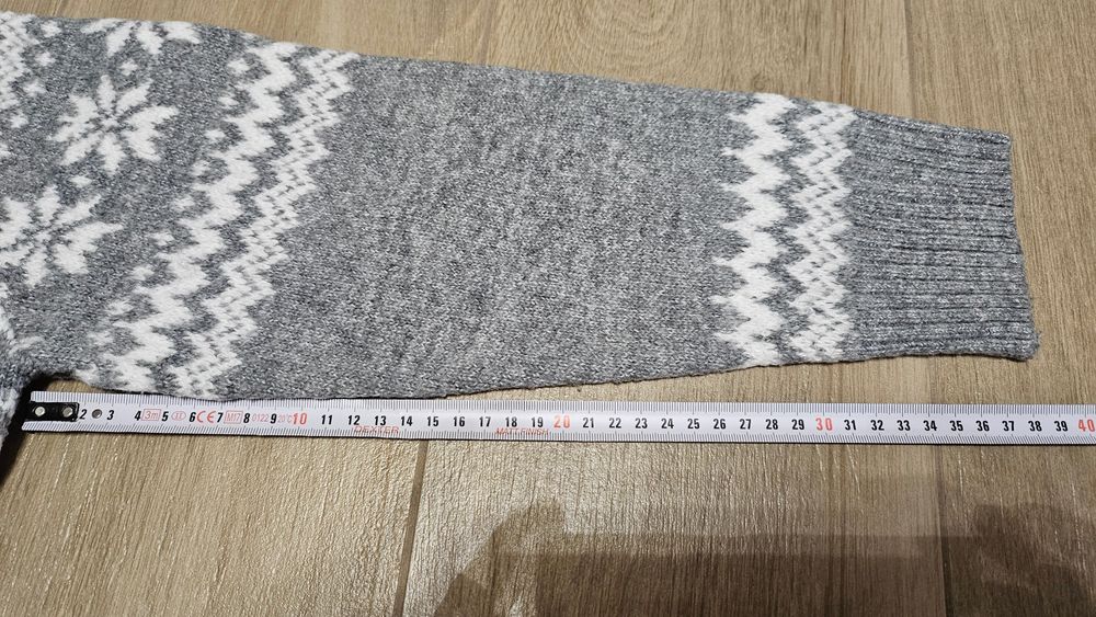 Sweter zimowy 134-140 cm