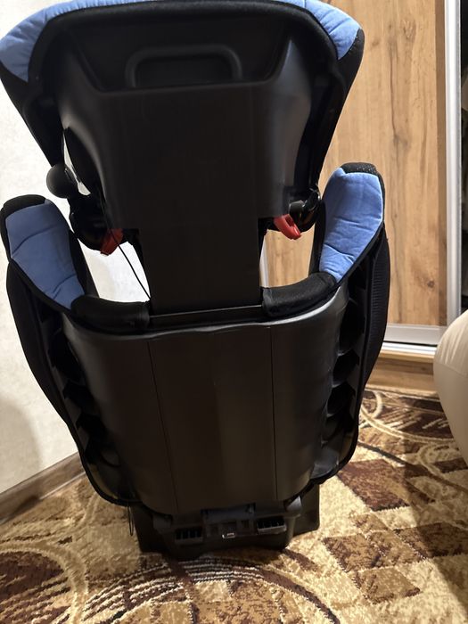 Продам дитяче автокрісло Recaro Monza Nova 2