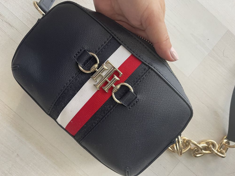 Torwbka firmy Tommy Hilfiger