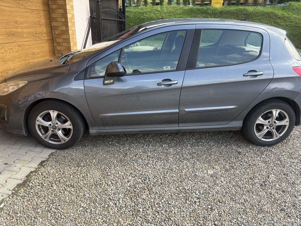 Sprzedam samochód osobowy marki Peugeot