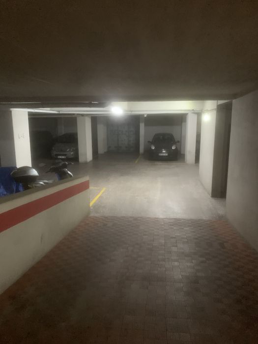 Garagem parqueamento Costa da Caparica