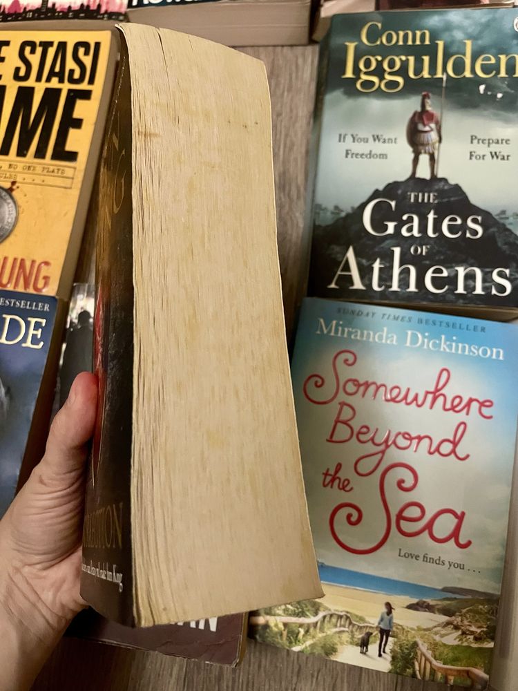 Книги на английском /Robyn Young/Jojo Moyes/Lesley Pearse/детективы