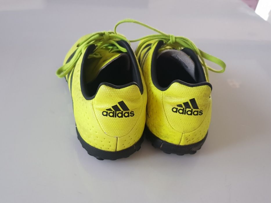 Żwirówki, buty do gry w piłkę Adidas