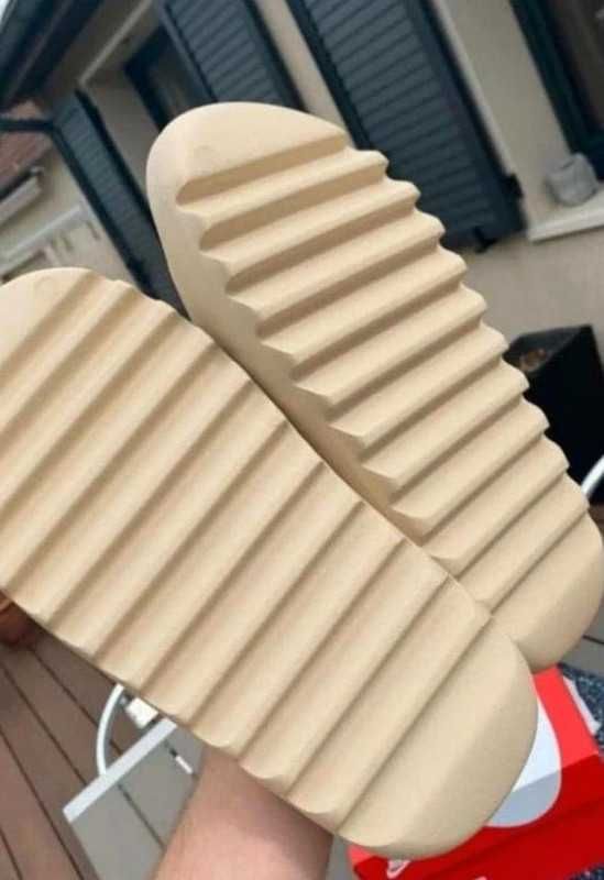 YeezyBoostSlideUnisextrampkiBone.42