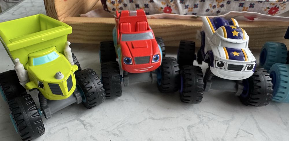 Вспиш і чудо машинки Fisher Price Blaze: Вспиш (Блиск) та ін.