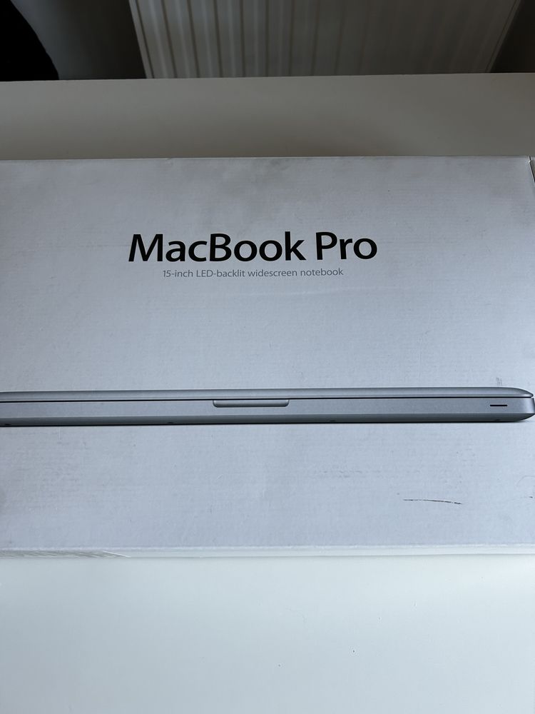 MacBook Pro (15 cali) Early 2011 Laptop Apple