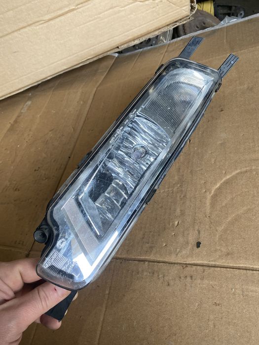 Фара противотуманная левая Volkswagen Passat B8