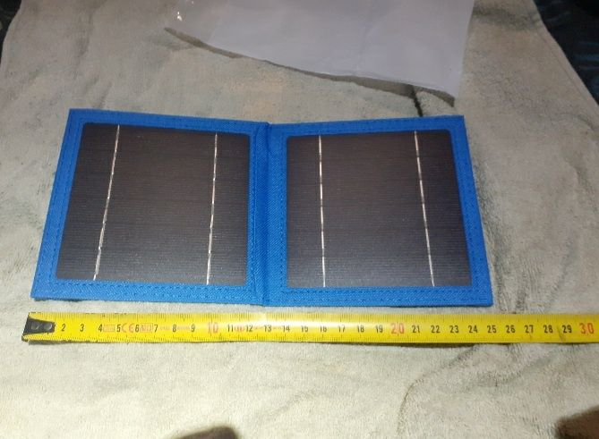 Pequeno painel solar para carregamento de dispositivos  através de usb
