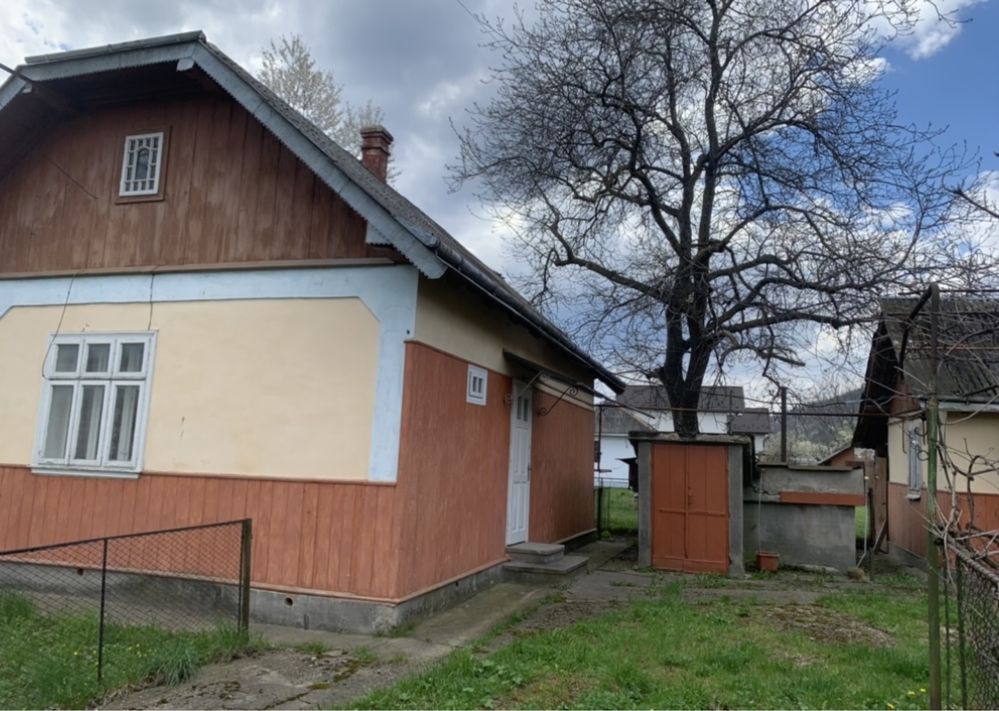Продаю будинок із земельною ділянкою в смт. Кути