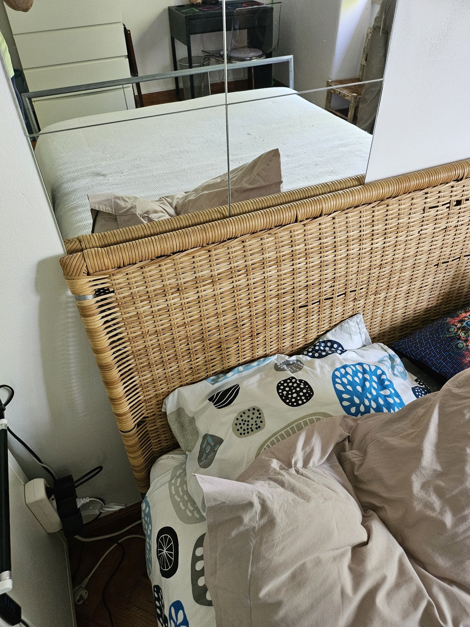 Cama casal ikea 1,60 x 2,0.