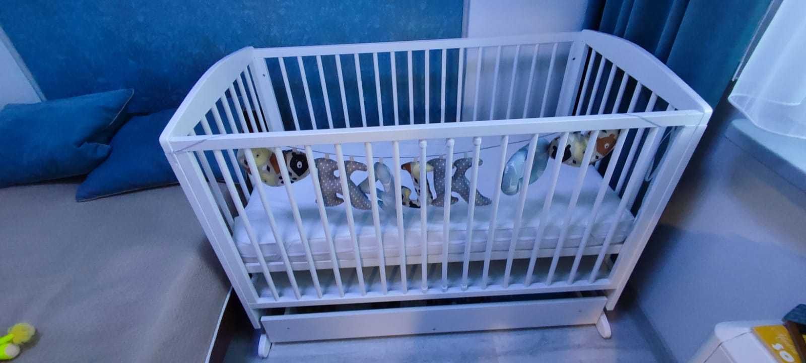 Łóżeczko niemowlęce bujane z szufladą