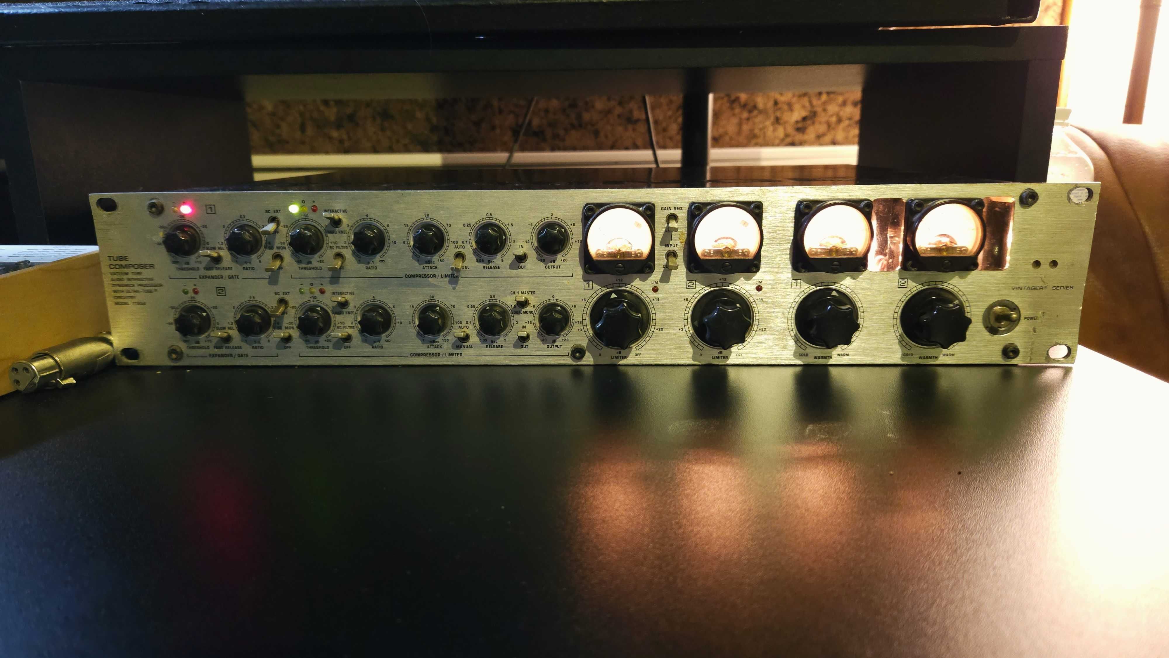 Ламповий компресор Behringer - Tube Composer T1952