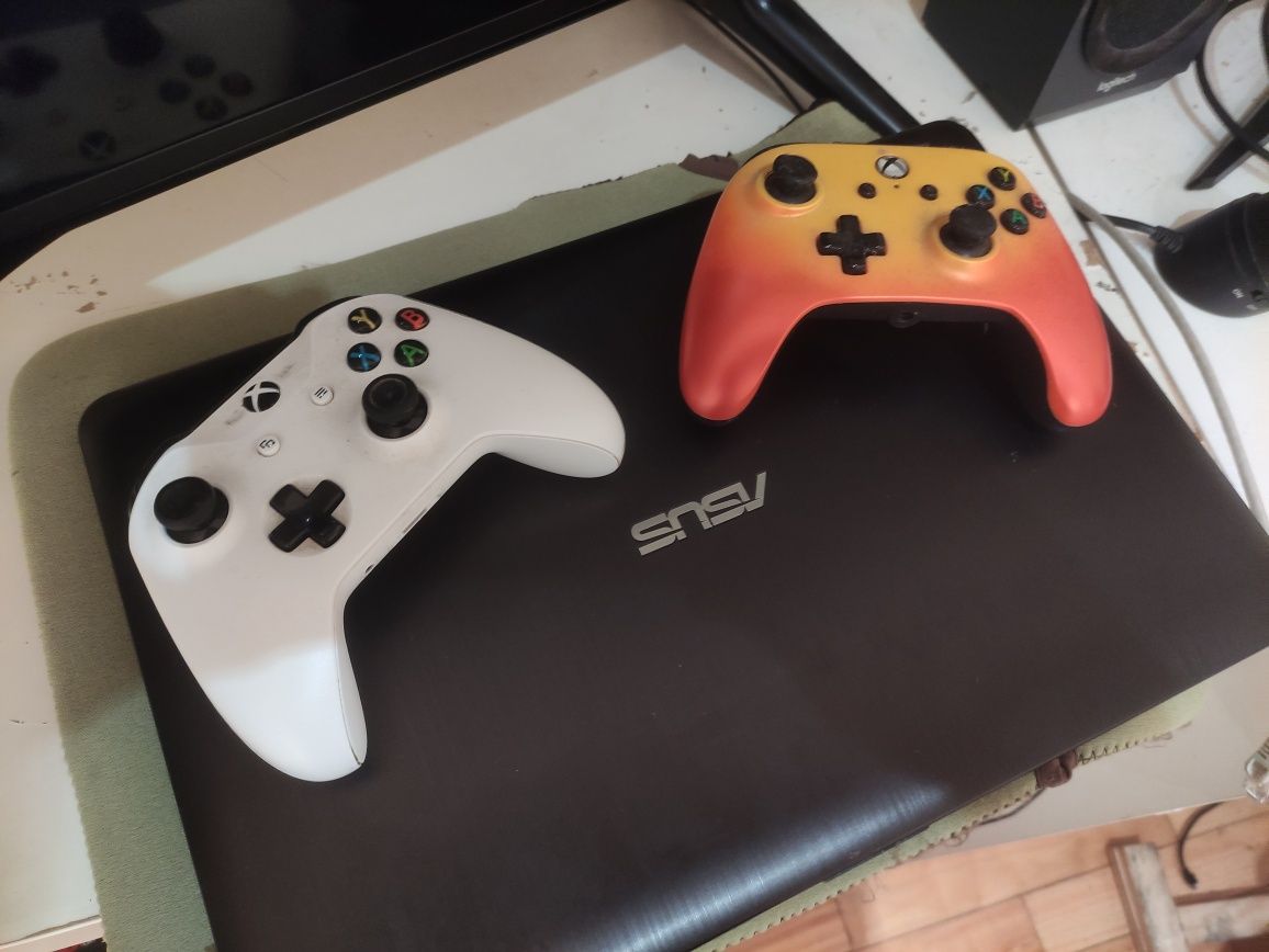 Notebooks ASUS + 2 comandos Xbox