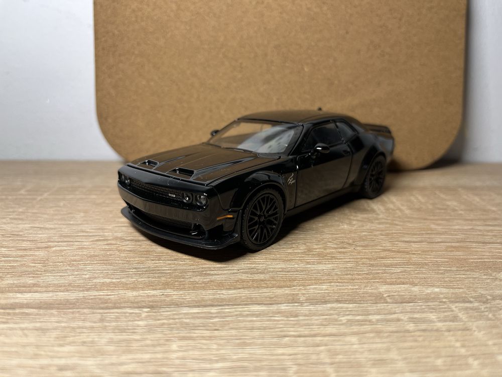 Dodge Challenger 1:32