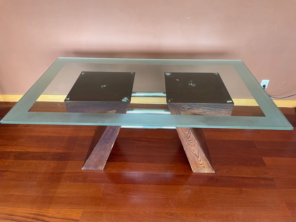 Mesa de sala com vidro para 8 a 10 pessoas