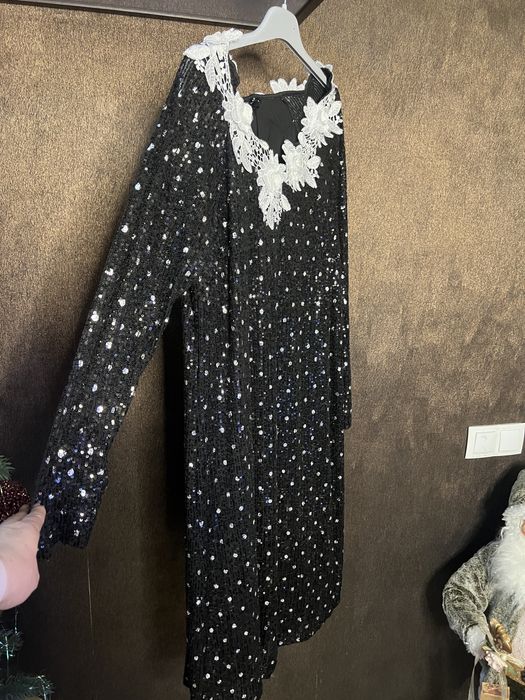 Розкішні нарядні сукні.