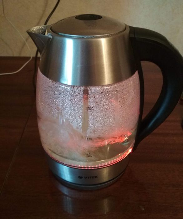 Электрочайник Vitek VT-7047