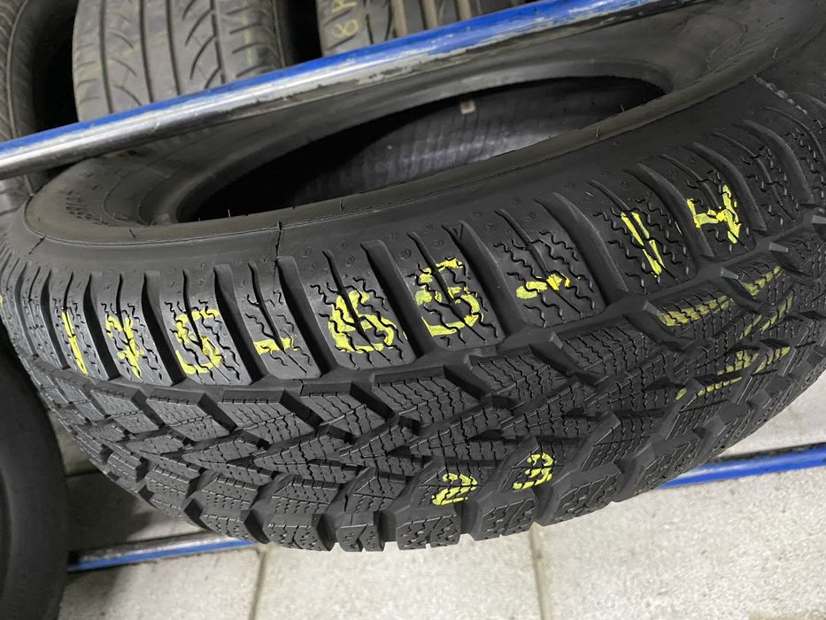 Зимові шини 175/65 R14 (82T) DUNLOP