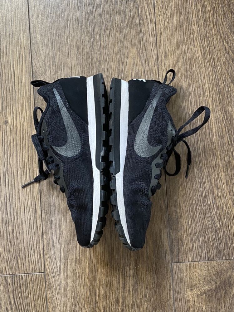 Nike czarne z bialą podeszwą adidasy sneakersy 36 36,5