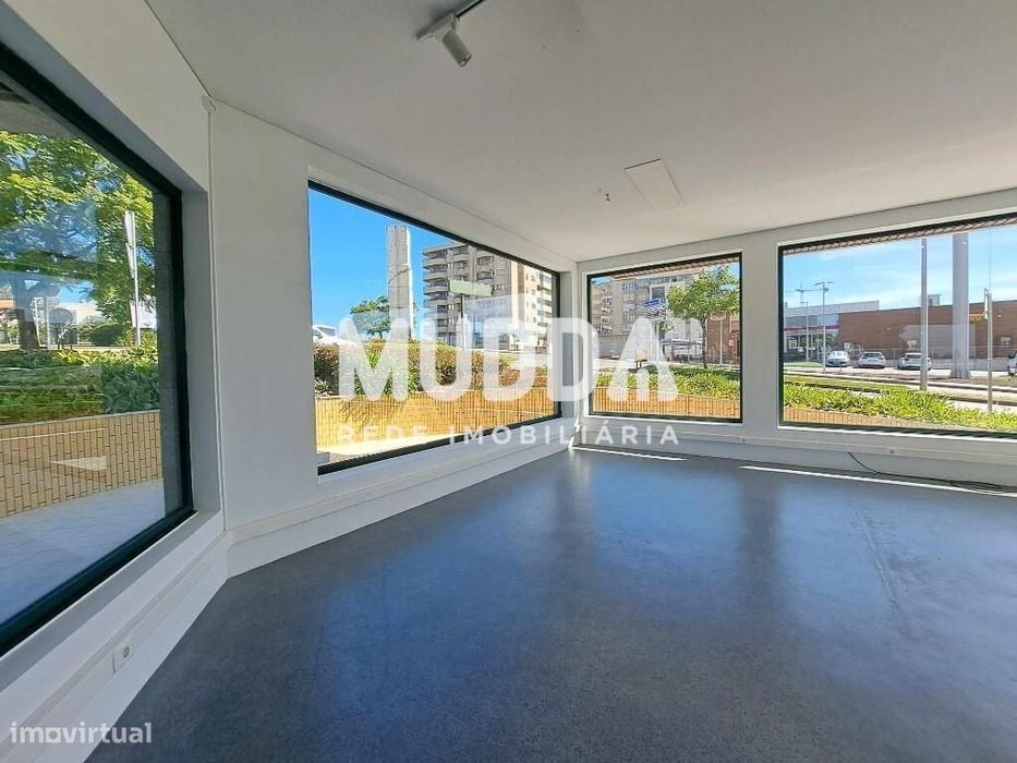 Excelente loja para arrendar em Oliveira de Azeméis