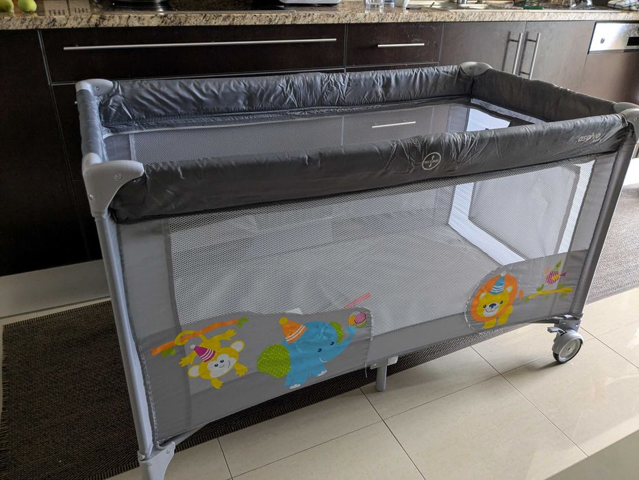 Cama de viagem de bebé marca Asalvo