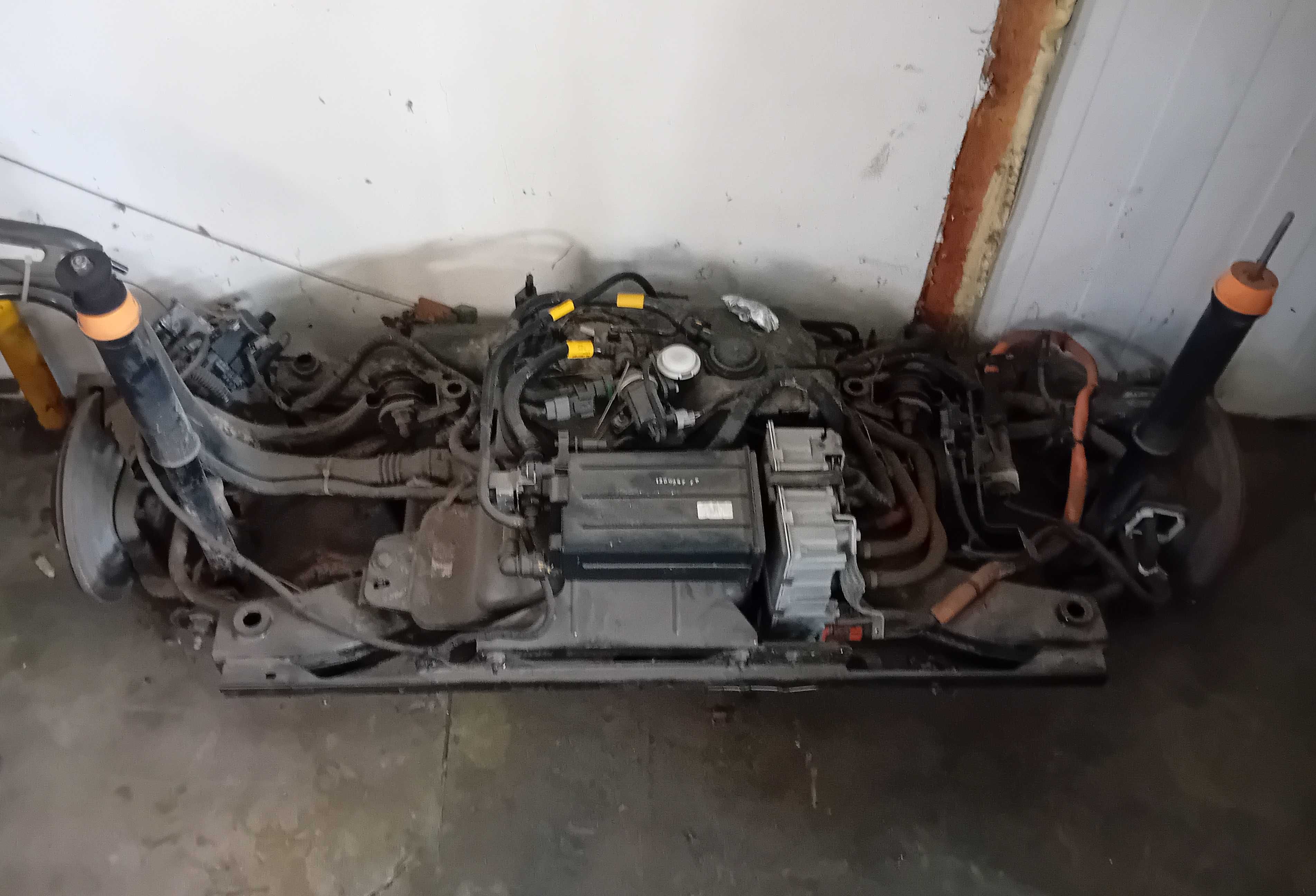 Renault Captur II 1.6 E-Tech zawieszenie tylne kompletne.