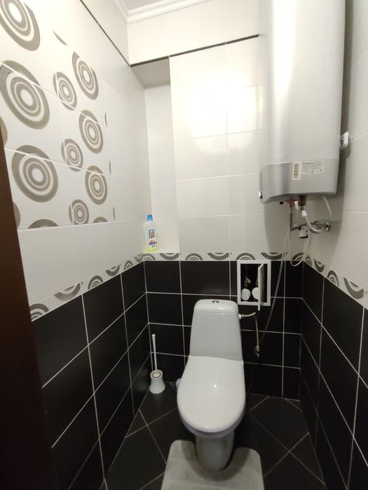 Оренда квартири в центрі в новому будинку з паркомісцем.