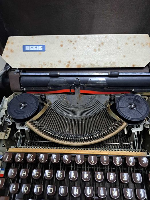 [Vintage] Máquina de escrever | REGIS