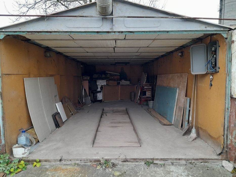 Сдам   металлический  гараж