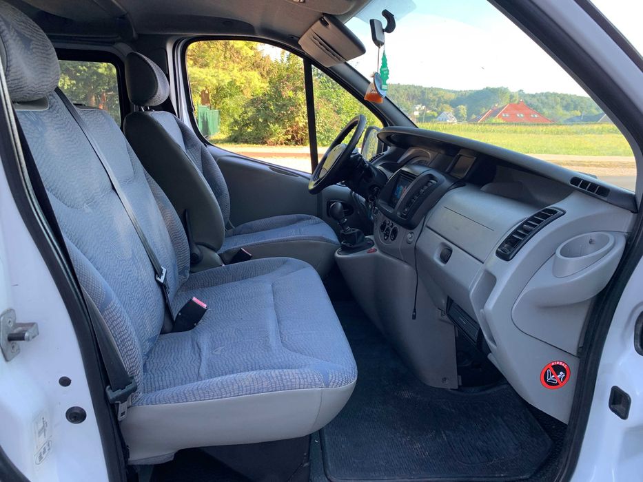 Wynajem /  busa Renault Traffic long 9-osobowy - tanio