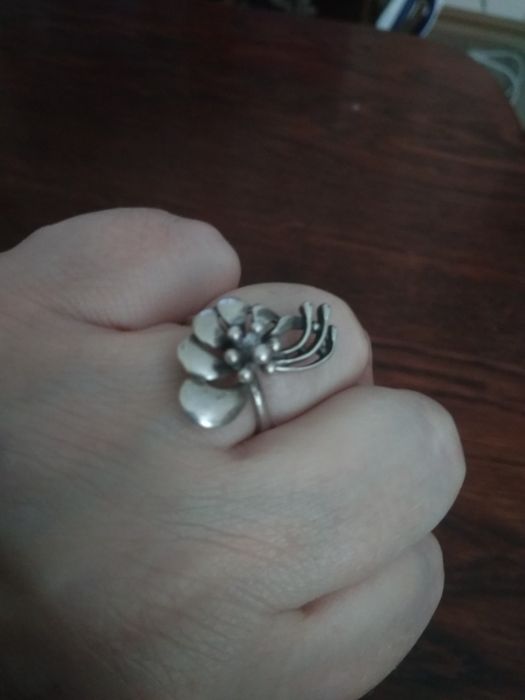 Продам серебряное кольцо