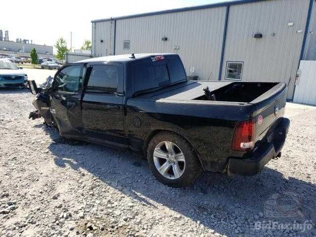 RAM 1500 5.7 4x4 z 2013 roku, model USA.